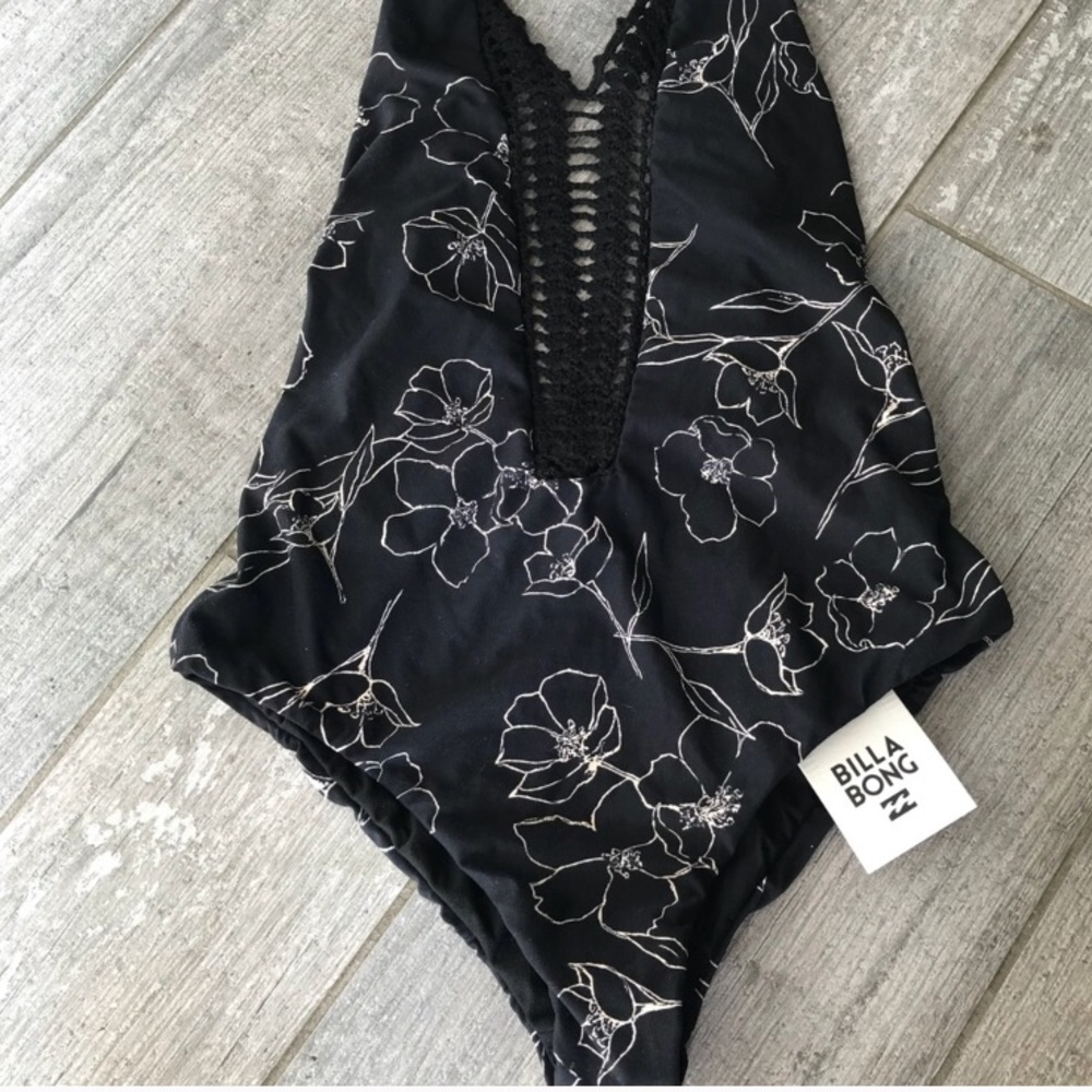π₯π₯BILLABONG - HH CROCHETED ONE PIECEπ₯π₯ - Picture 4 of 5
